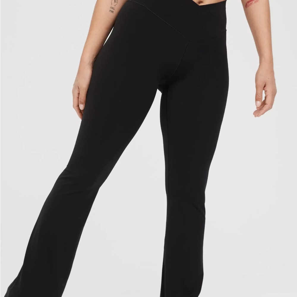 OFFLINE BY AERIE xs short crossover flare leggings